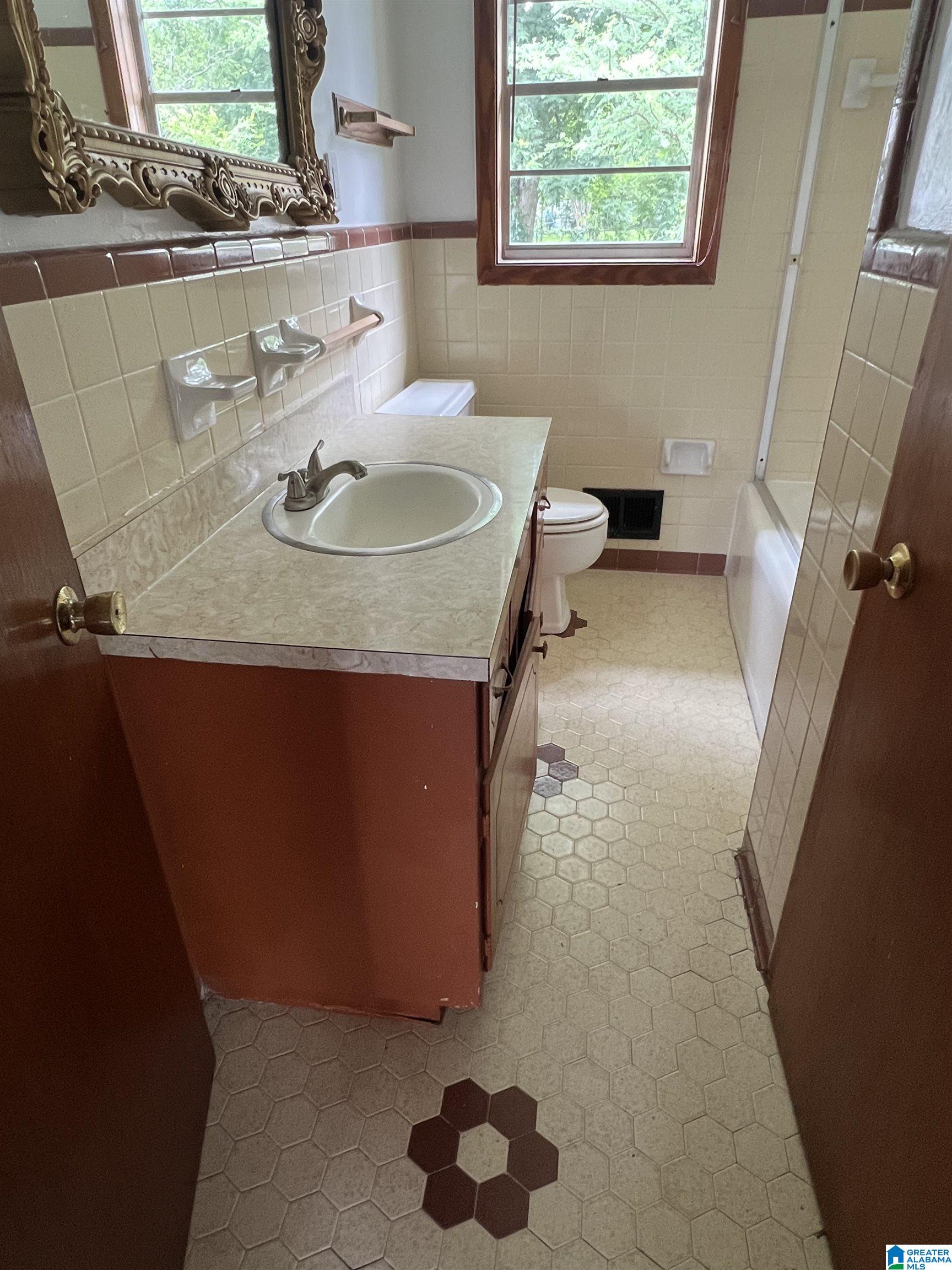 512 Sunhill Road Northwest Birmingham, AL 35215 - Photo 11 of 17
