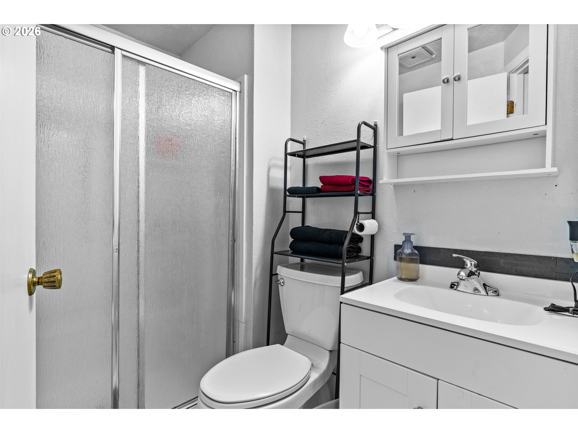 7027 South E Street Springfield, OR 97478 - Photo 20 of 39 a bathroom with a sink toilet and shower