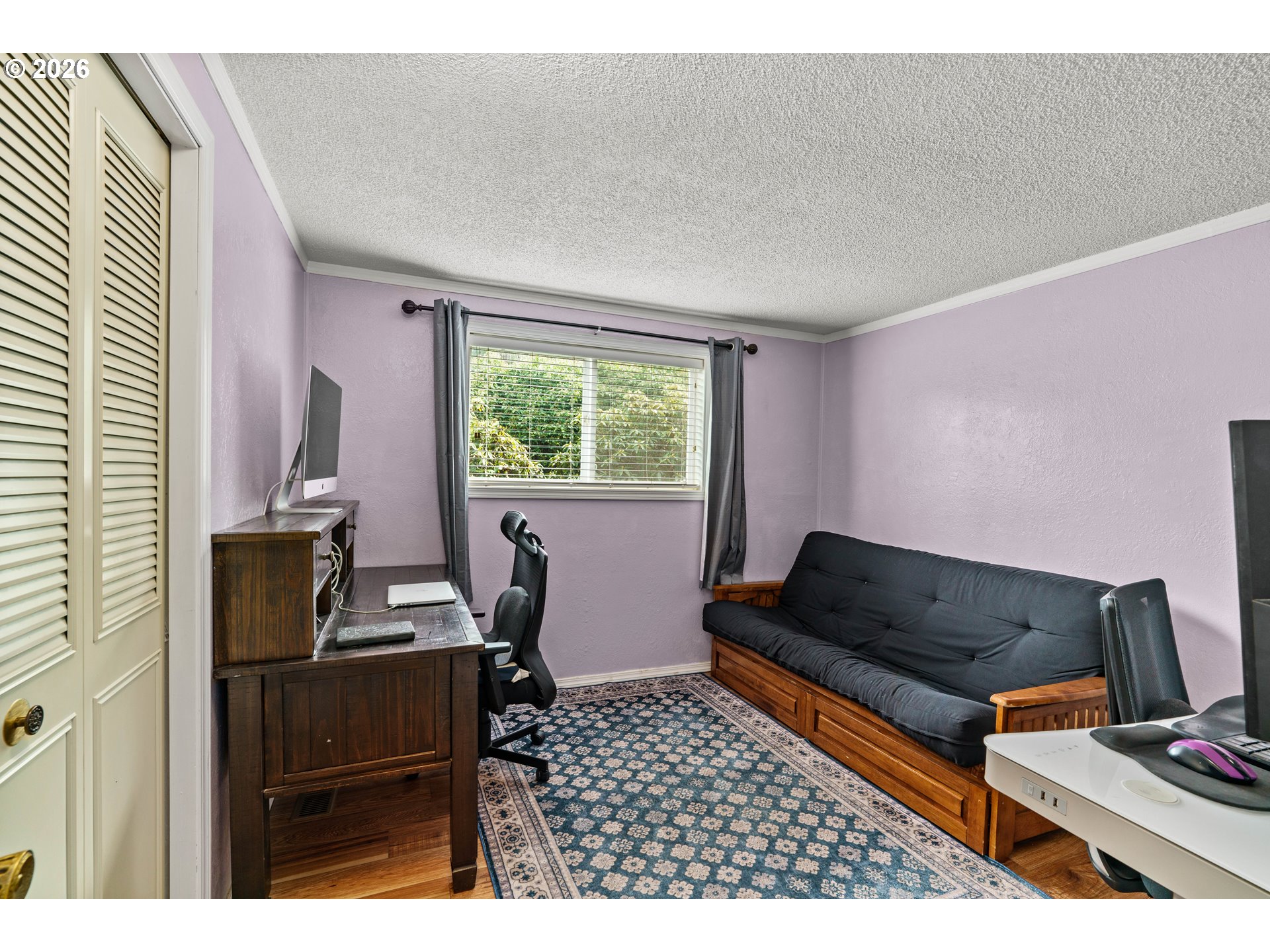 7027 South E Street Springfield, OR 97478 - Photo 21 of 39 a living room with furniture and a window