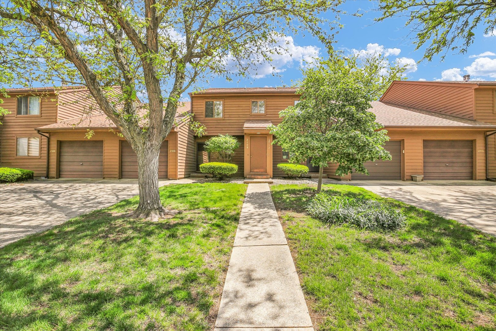2108 Sunview Drive, Unit 2108 Champaign, IL 61821 - Photo 1 of 31