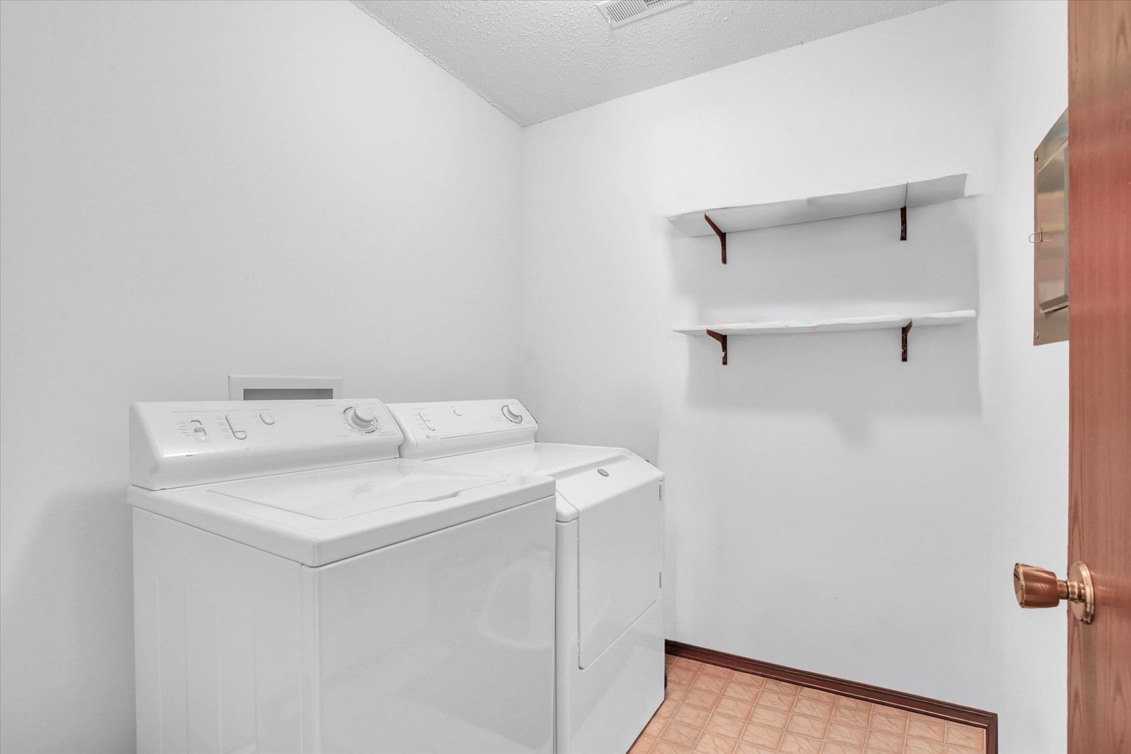 2108 Sunview Drive, Unit 2108 Champaign, IL 61821 - Photo 18 of 31