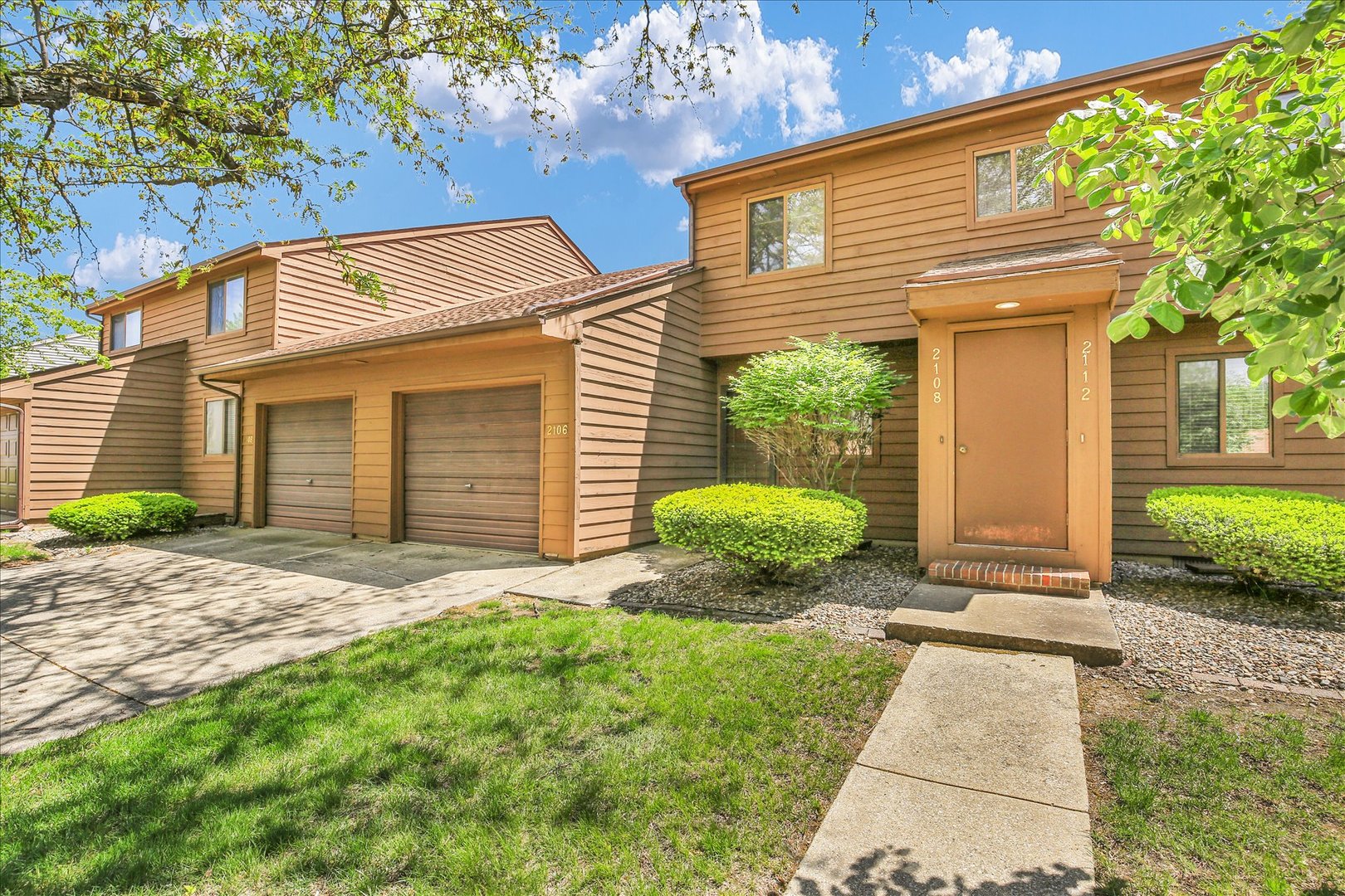2108 Sunview Drive, Unit 2108 Champaign, IL 61821 - Photo 2 of 31