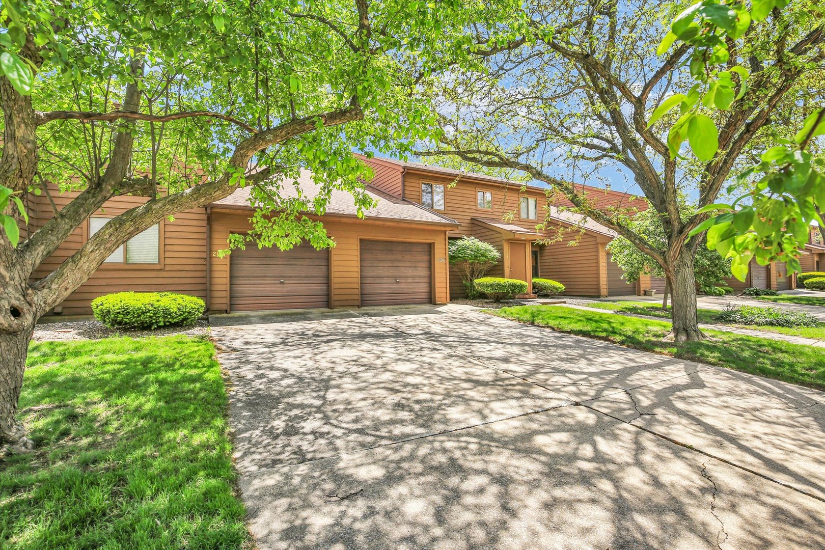 2108 Sunview Drive, Unit 2108 Champaign, IL 61821 - Photo 3 of 31