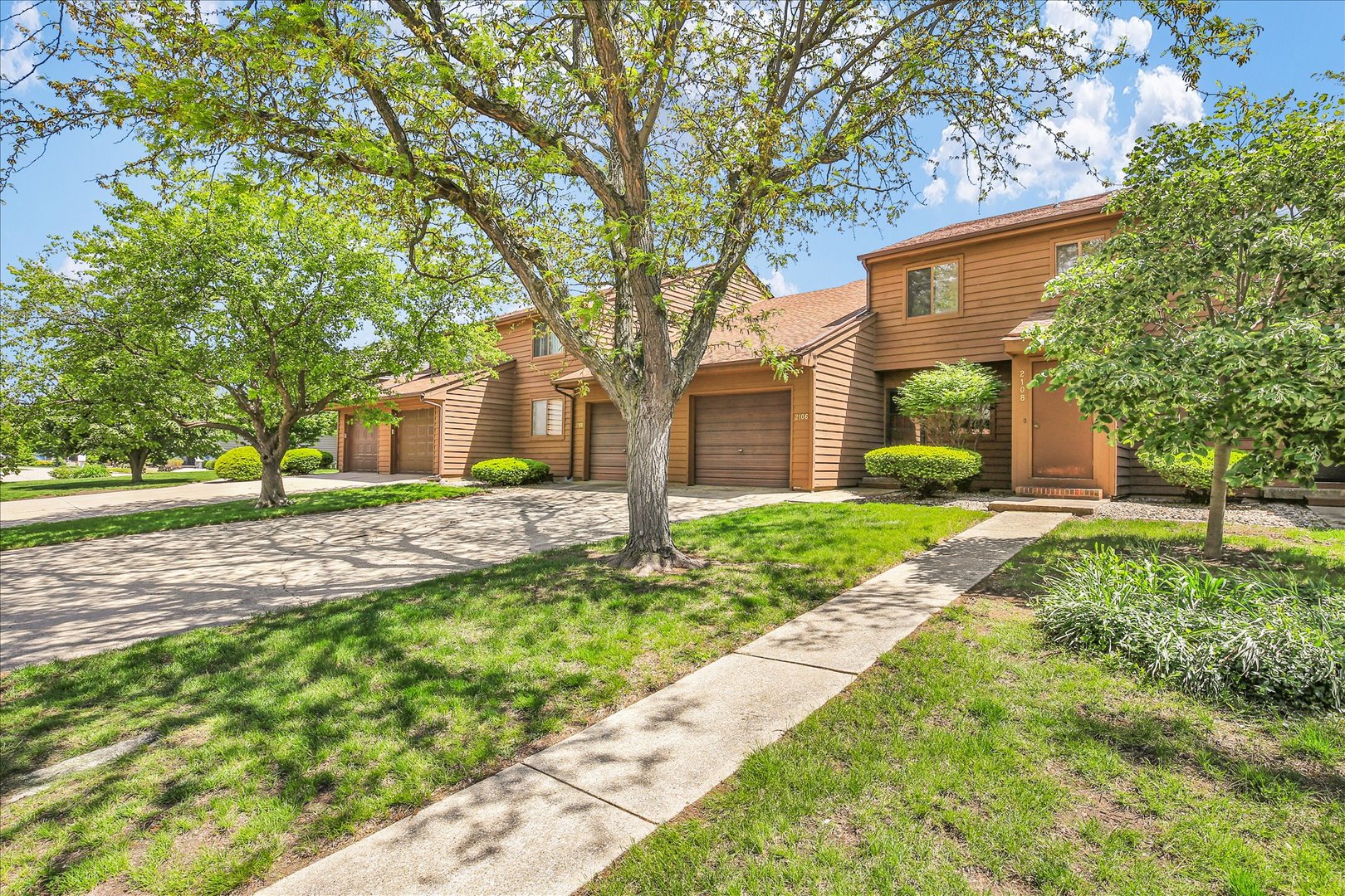 2108 Sunview Drive, Unit 2108 Champaign, IL 61821 - Photo 4 of 31