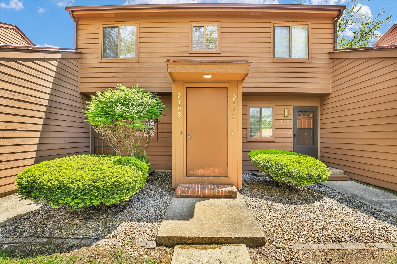 2108 Sunview Drive, Unit 2108 Champaign, IL 61821 - Photo 5 of 31