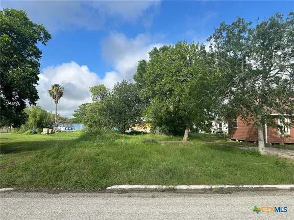 $18,000 | 719 South Benavides Street, Port Lavaca, TX 77979