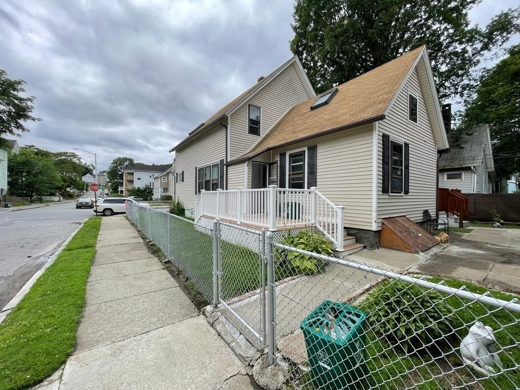 11 Mckinley Road Worcester, MA 01605 - Photo 3 of 20 Gallery Image 3