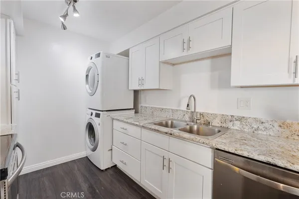 $2,950 | 433 South Manhattan Place, Unit 209, Los Angeles, CA 90020