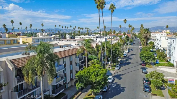 $2,950 | 433 South Manhattan Place, Unit 209, Los Angeles, CA 90020