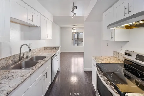 $2,950 | 433 South Manhattan Place, Unit 209, Los Angeles, CA 90020