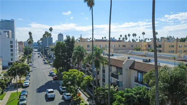 $2,950 | 433 South Manhattan Place, Unit 209, Los Angeles, CA 90020
