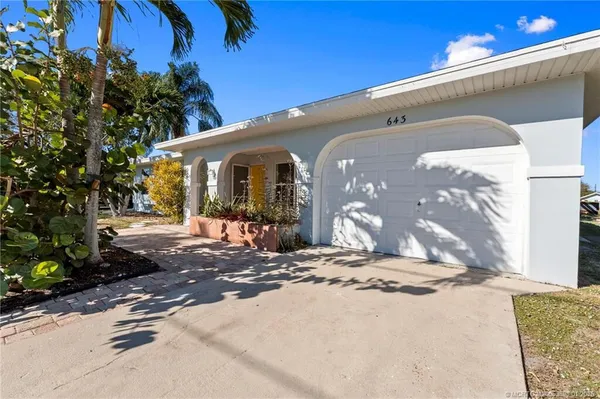 $2,600 | 643 Southeast Harborview Drive, Port St. Lucie, FL 34983