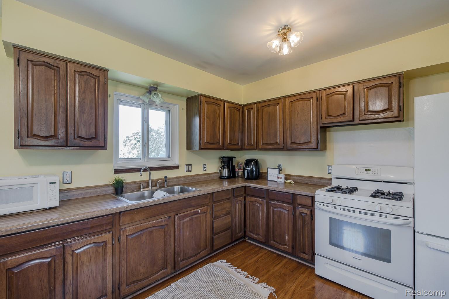 9635 South Ortonville Road Clarkston, MI 48348 - Photo 8 of 28