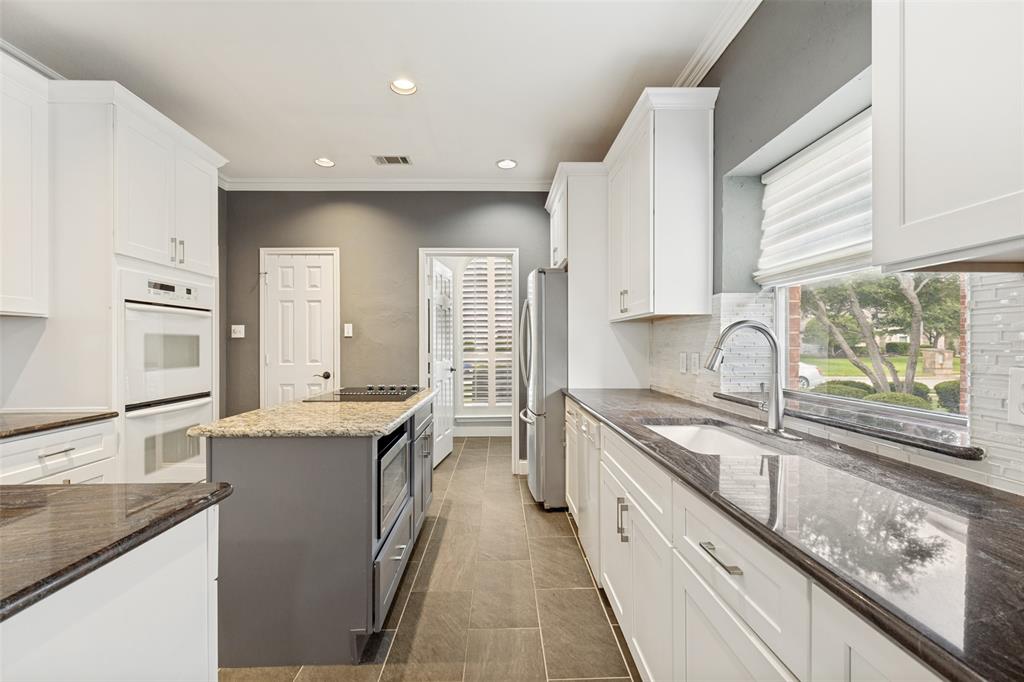322 Hampton Court Coppell, TX 75019 - Photo 9 of 37