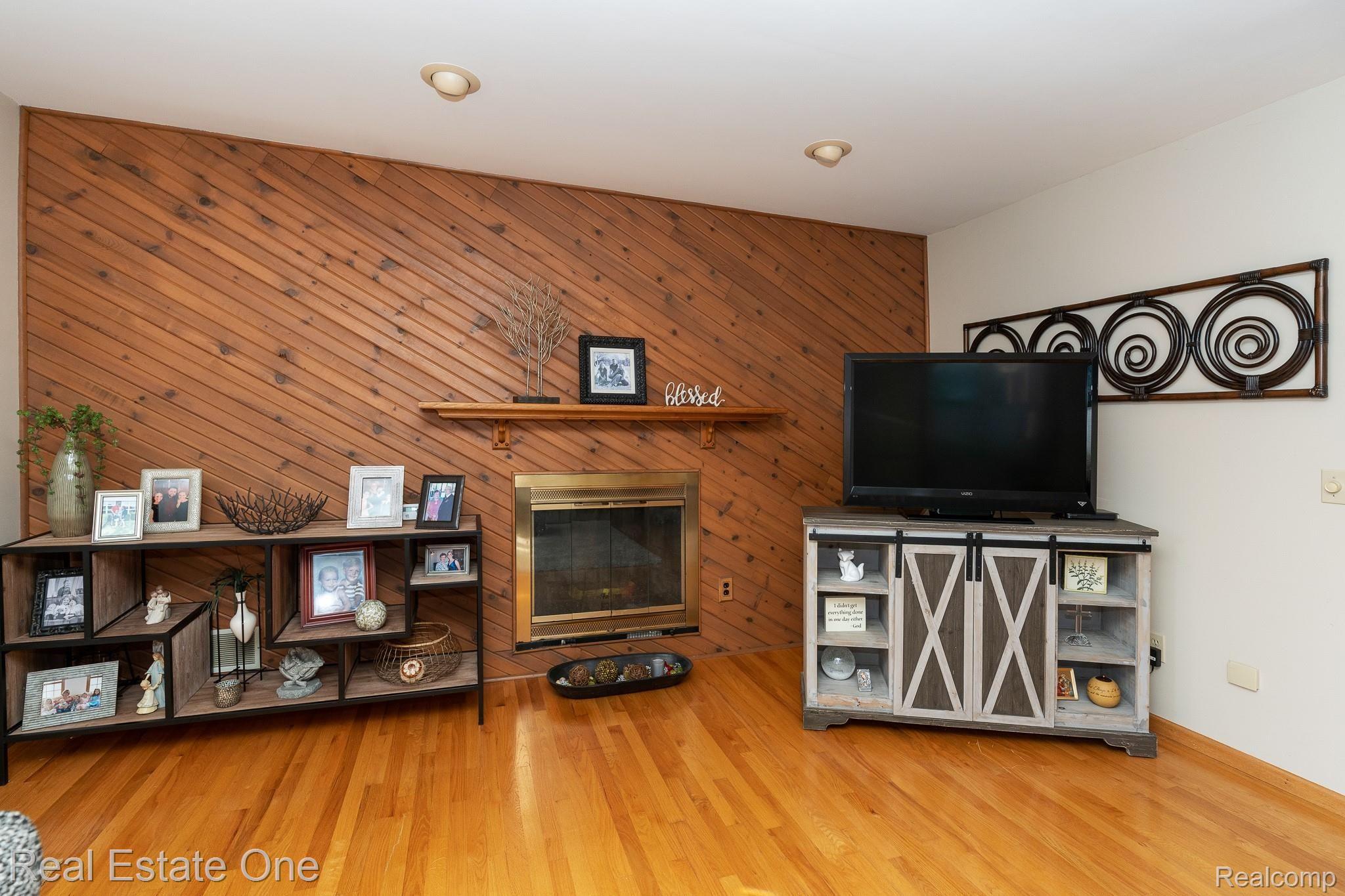 3280 Rockhaven Street Rochester, MI 48309 - Photo 6 of 42 Rockhaven MLS-024.jpg