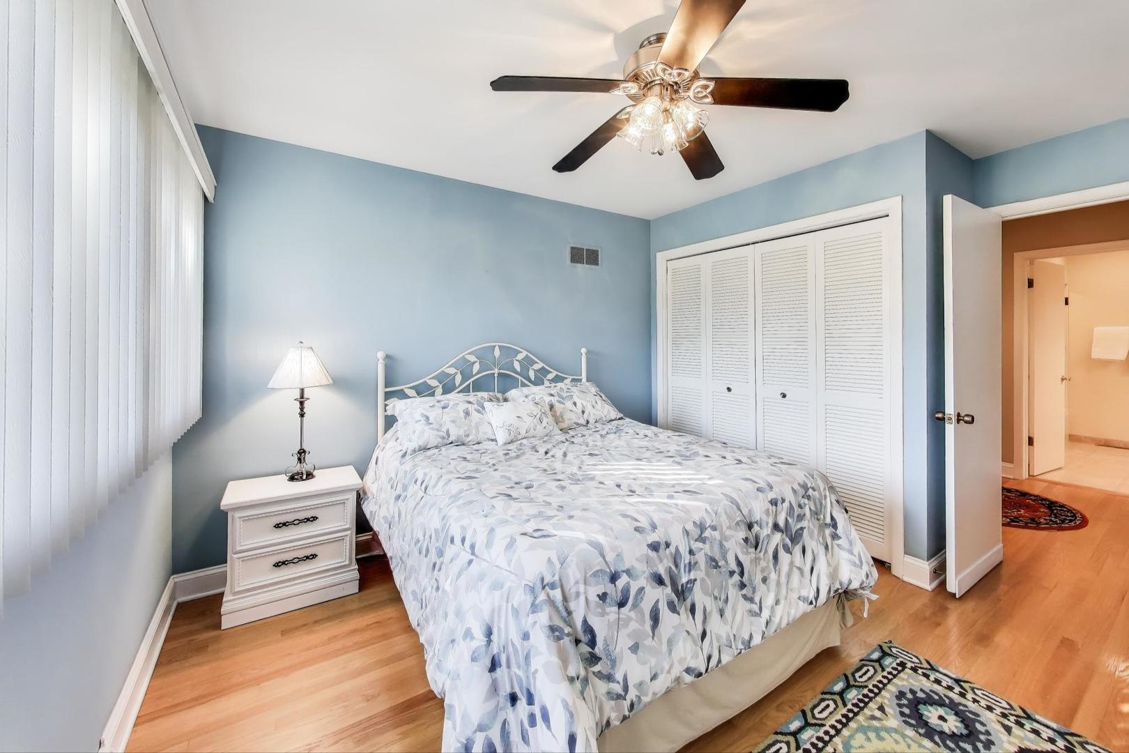 804 Euclid Avenue Elmhurst, IL 60126 - Photo 15 of 28 a bedroom with a bed and a tv