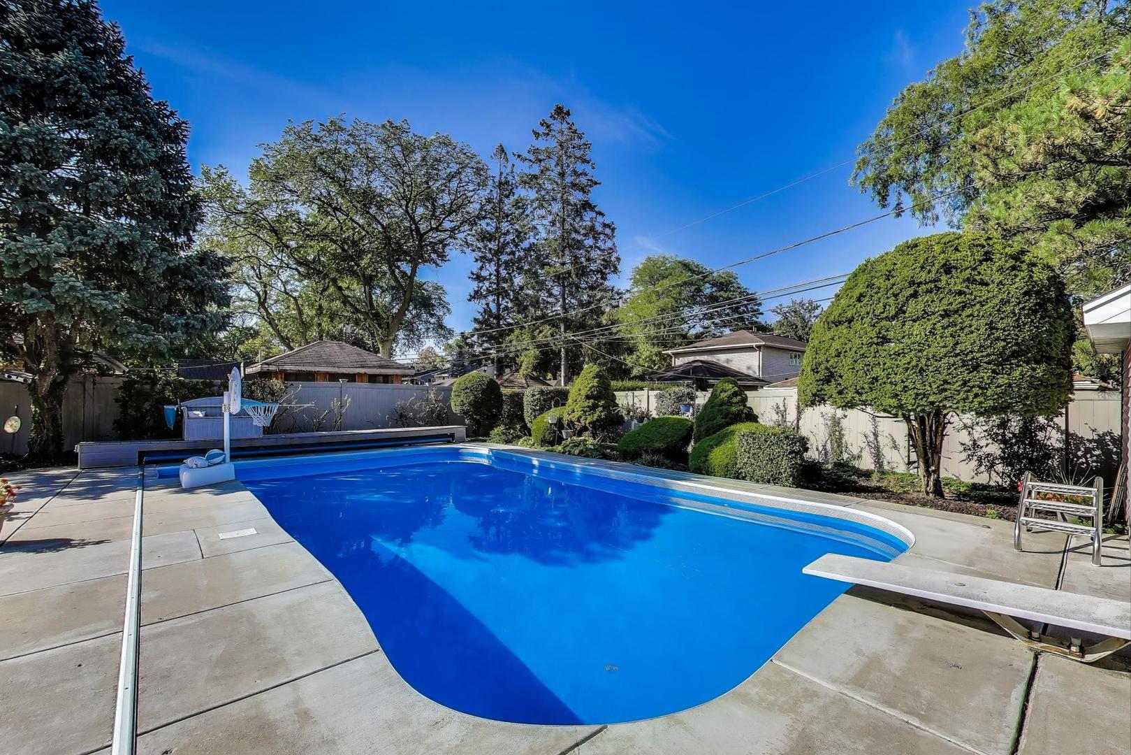 804 Euclid Avenue Elmhurst, IL 60126 - Photo 23 of 28 a view of a swimming pool with chairs