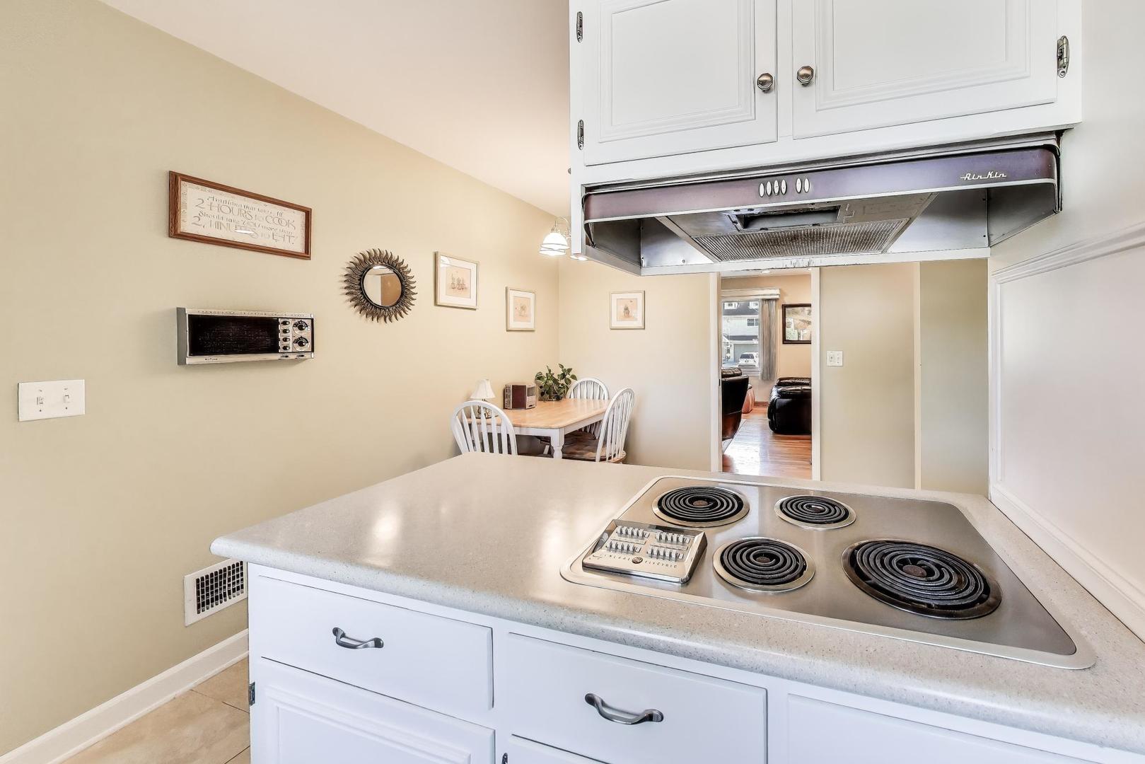 804 Euclid Avenue Elmhurst, IL 60126 - Photo 8 of 28 a kitchen with a stove and a refrigerator