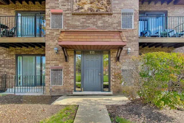 $218,500 | 111 West Brandon Court, Unit E24, Palatine, IL 60067