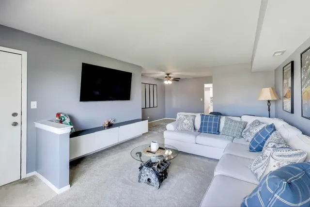 $218,500 | 111 West Brandon Court, Unit E24, Palatine, IL 60067