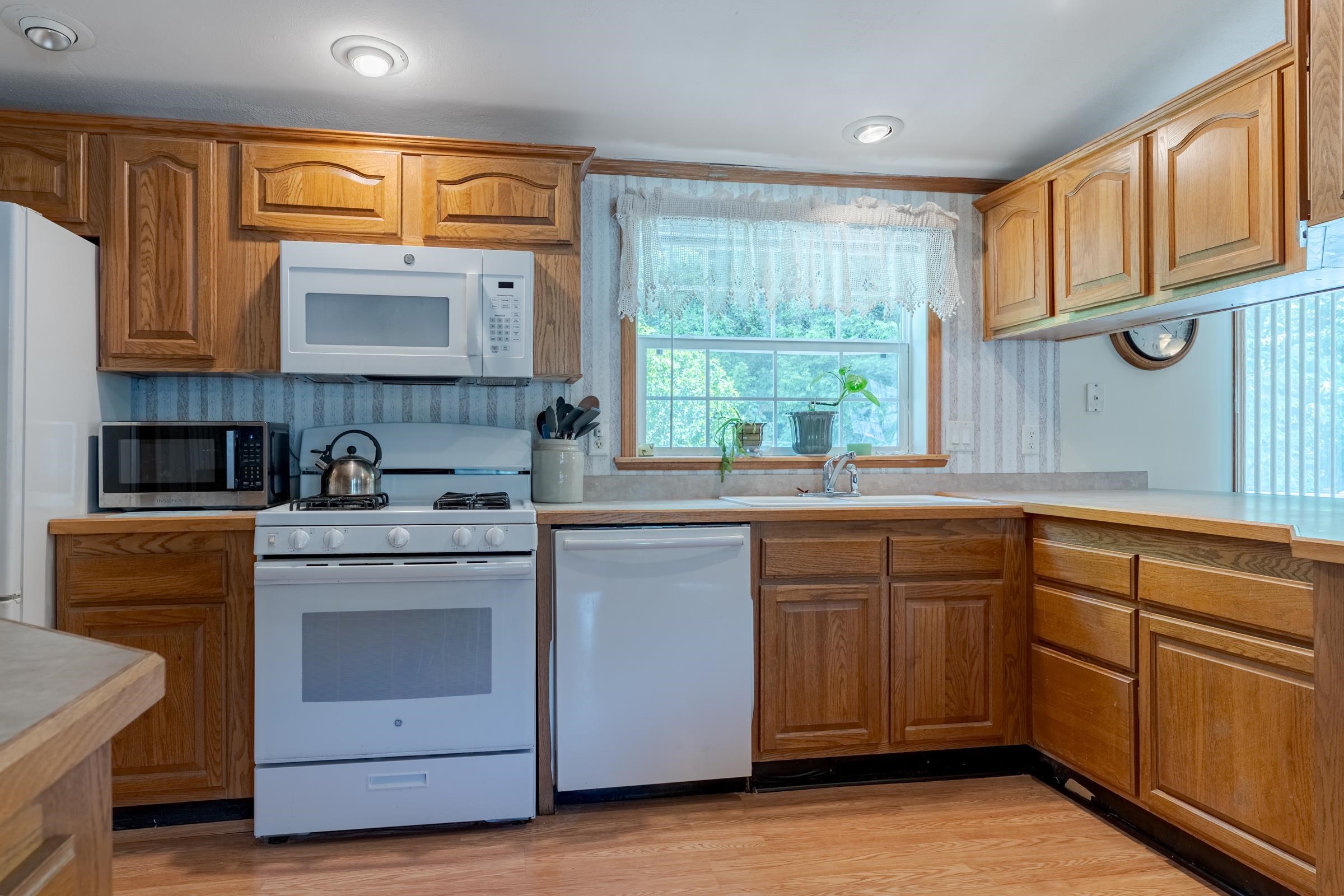 48 Constitution Way Dover, NH 03820 - Photo 4 of 36