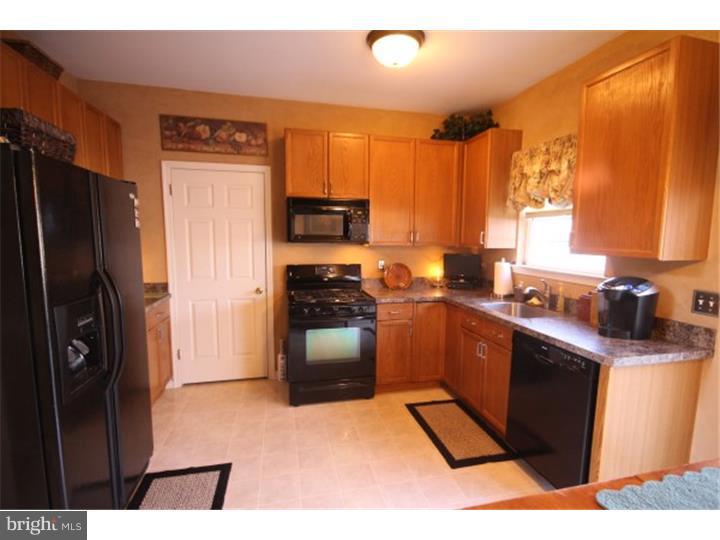 67 Windingbrook Road Bordentown, NJ 08505 - Photo 3 of 20 Kitchen