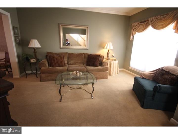 67 Windingbrook Road Bordentown, NJ 08505 - Photo 5 of 20 Living Room