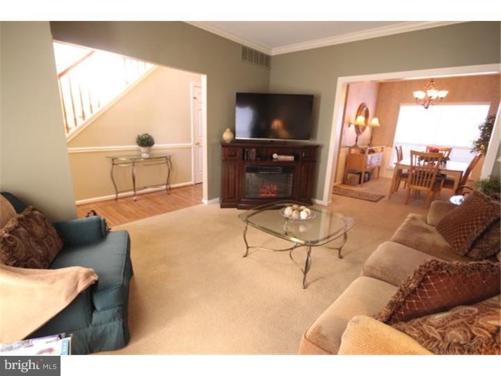 67 Windingbrook Road Bordentown, NJ 08505 - Photo 6 of 20 Living Room