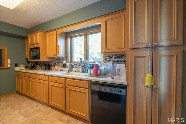 $182,000 | 136 Donna Drive, Hartford, IL 62048