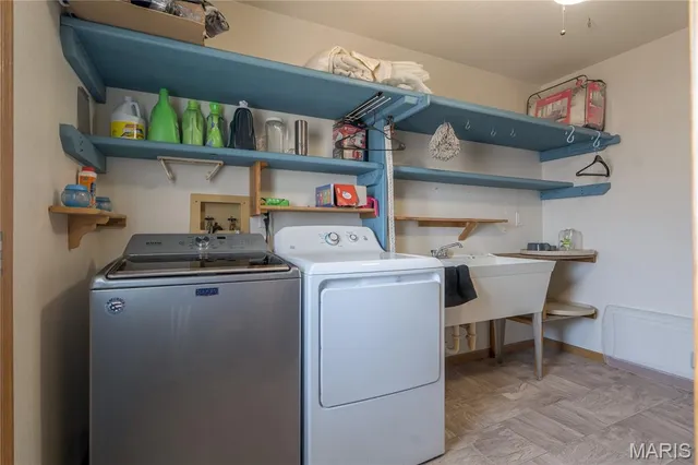 $182,000 | 136 Donna Drive, Hartford, IL 62048