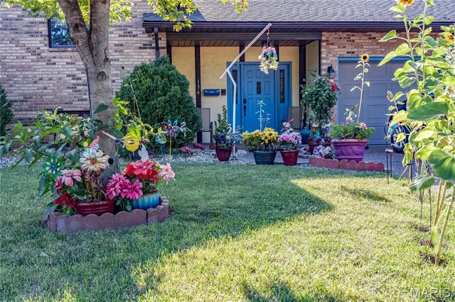 $182,000 | 136 Donna Drive, Hartford, IL 62048