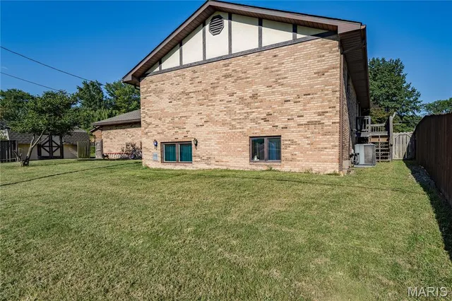 $182,000 | 136 Donna Drive, Hartford, IL 62048