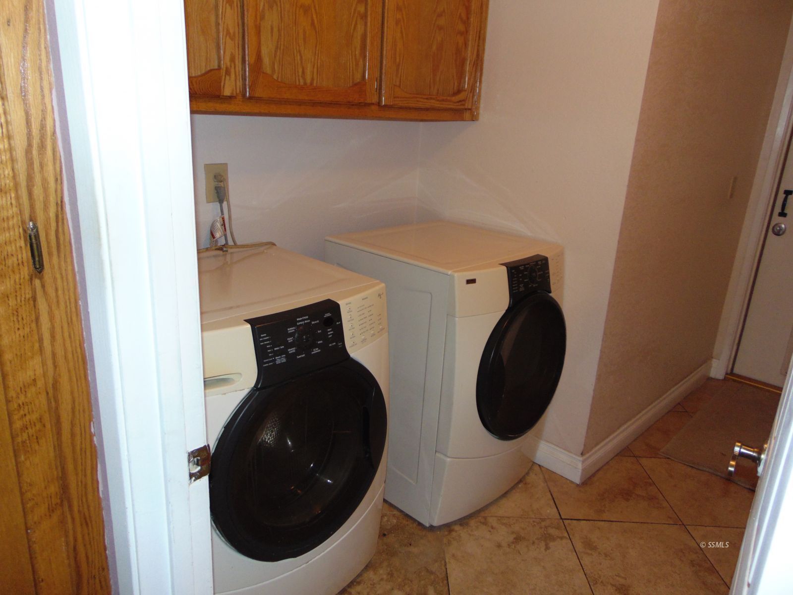 917 Carolyn Street Ridgecrest, CA 93555 - Photo 23 of 26 a close view of kitchen appliances