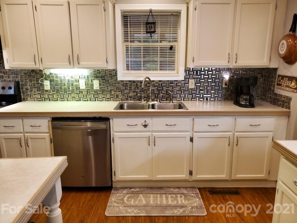 6526 McCoy Road Hickory, NC 28602 - Photo 3 of 31 Gallery Image 3