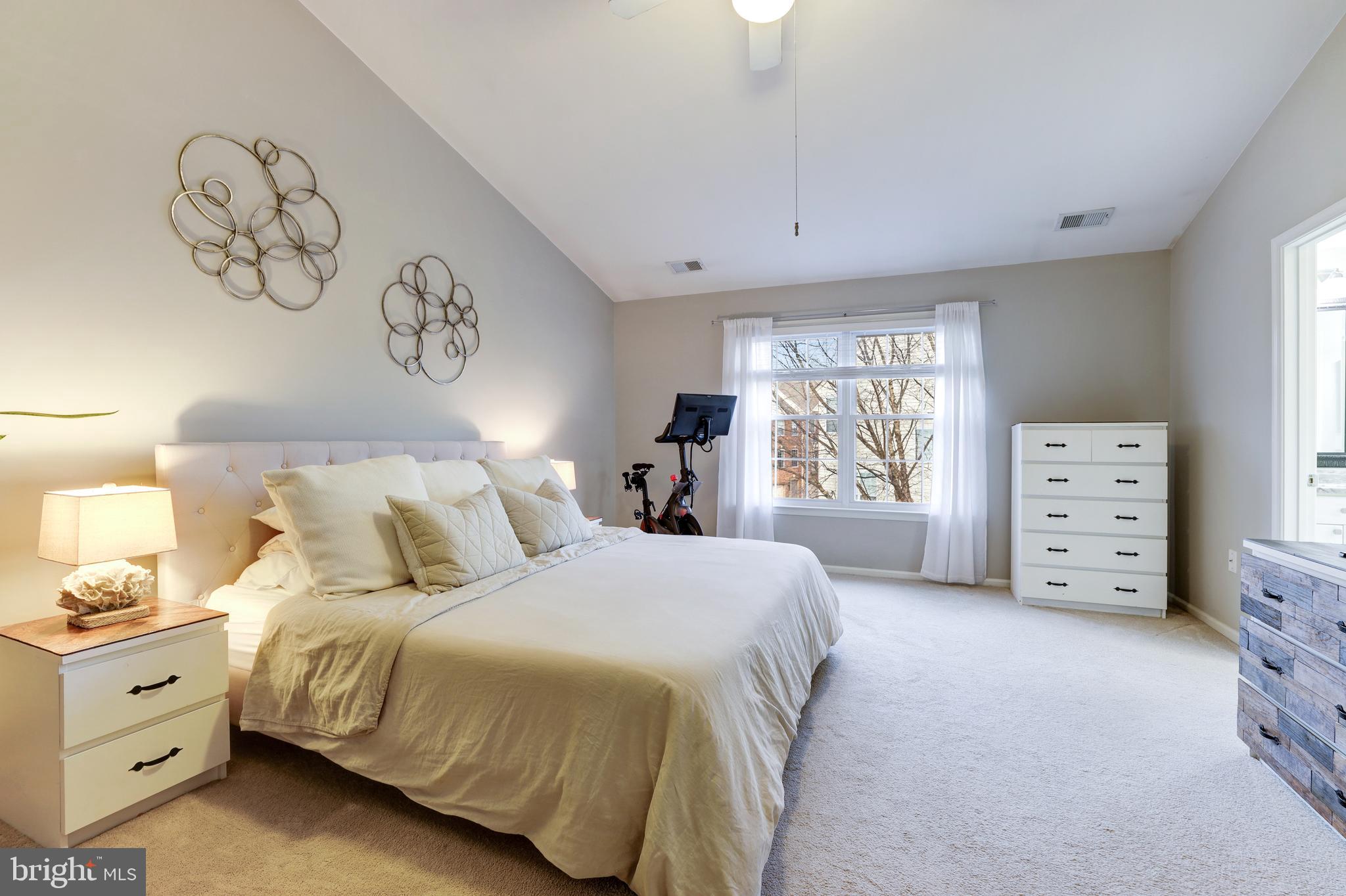 20704 Riptide Square Sterling, VA 20165 - Photo 35 of 47 Gallery Image 35