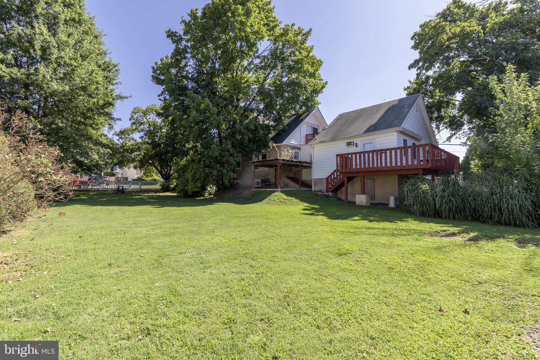 200 Ellis Road Willow Grove, PA 19090 - Photo 50 of 60 Large Side Yard!