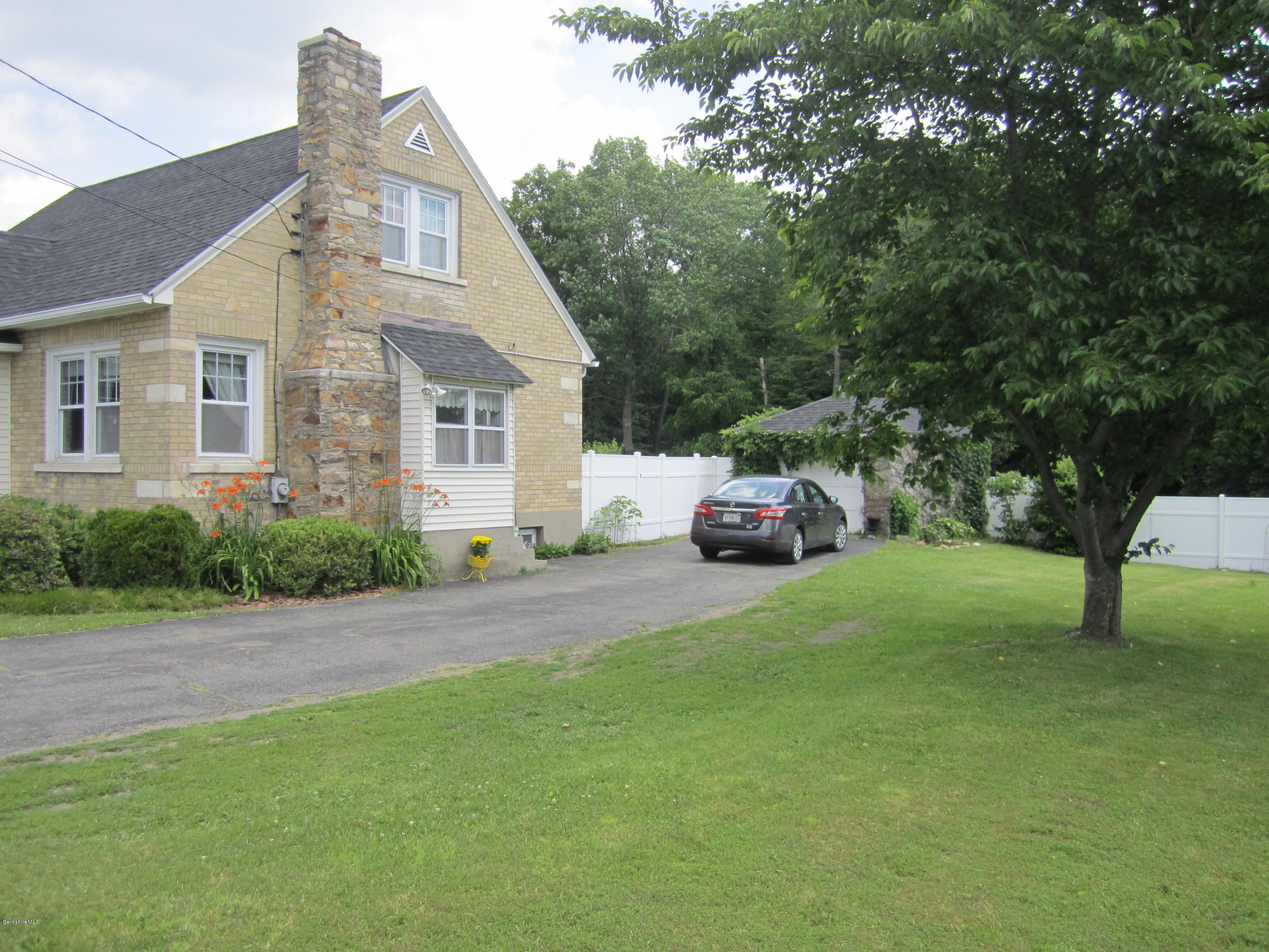 214 Benedict Road Pittsfield, MA 01201 - Photo 3 of 32 IMG_1339