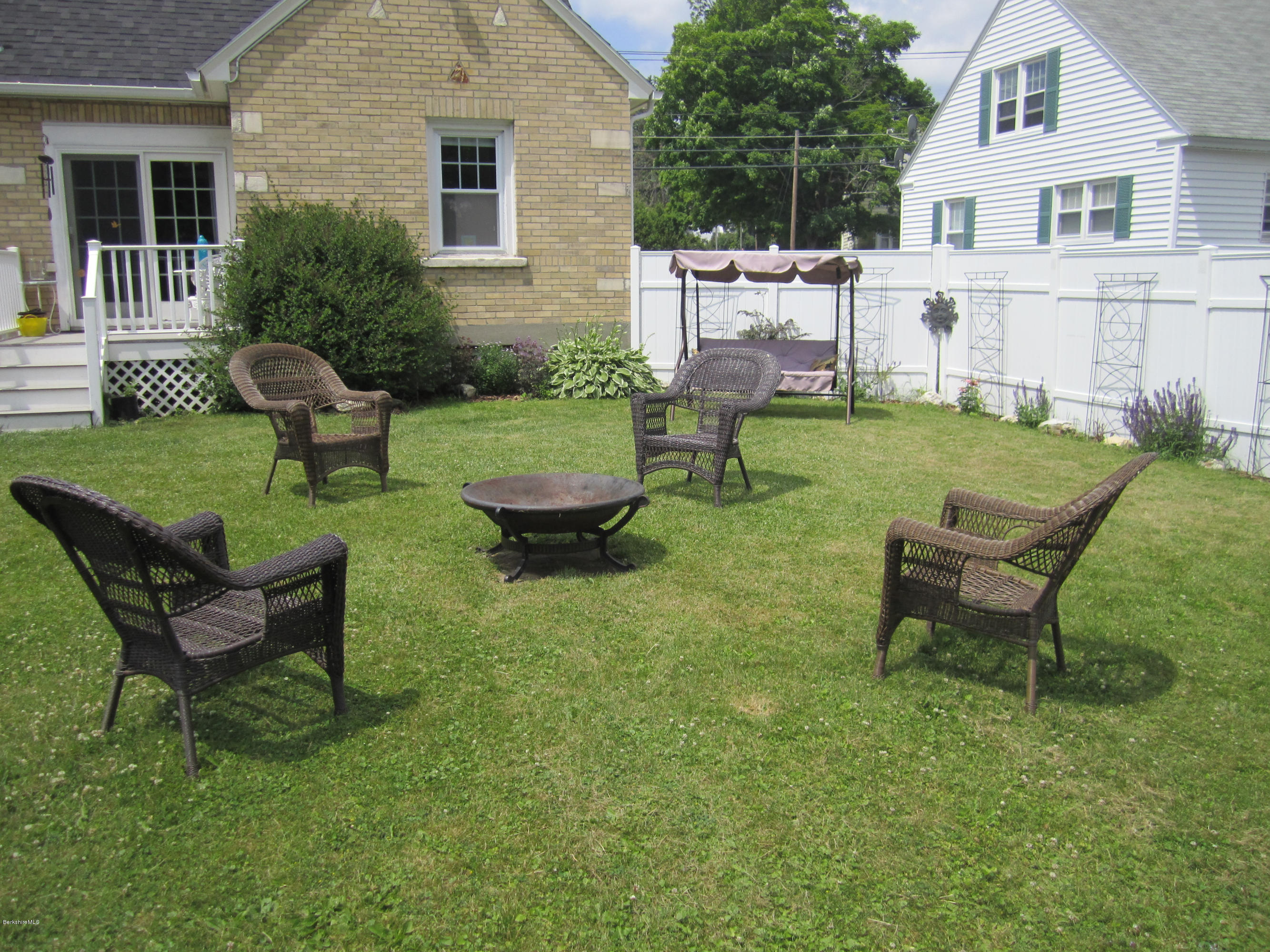 214 Benedict Road Pittsfield, MA 01201 - Photo 7 of 32 IMG_1334