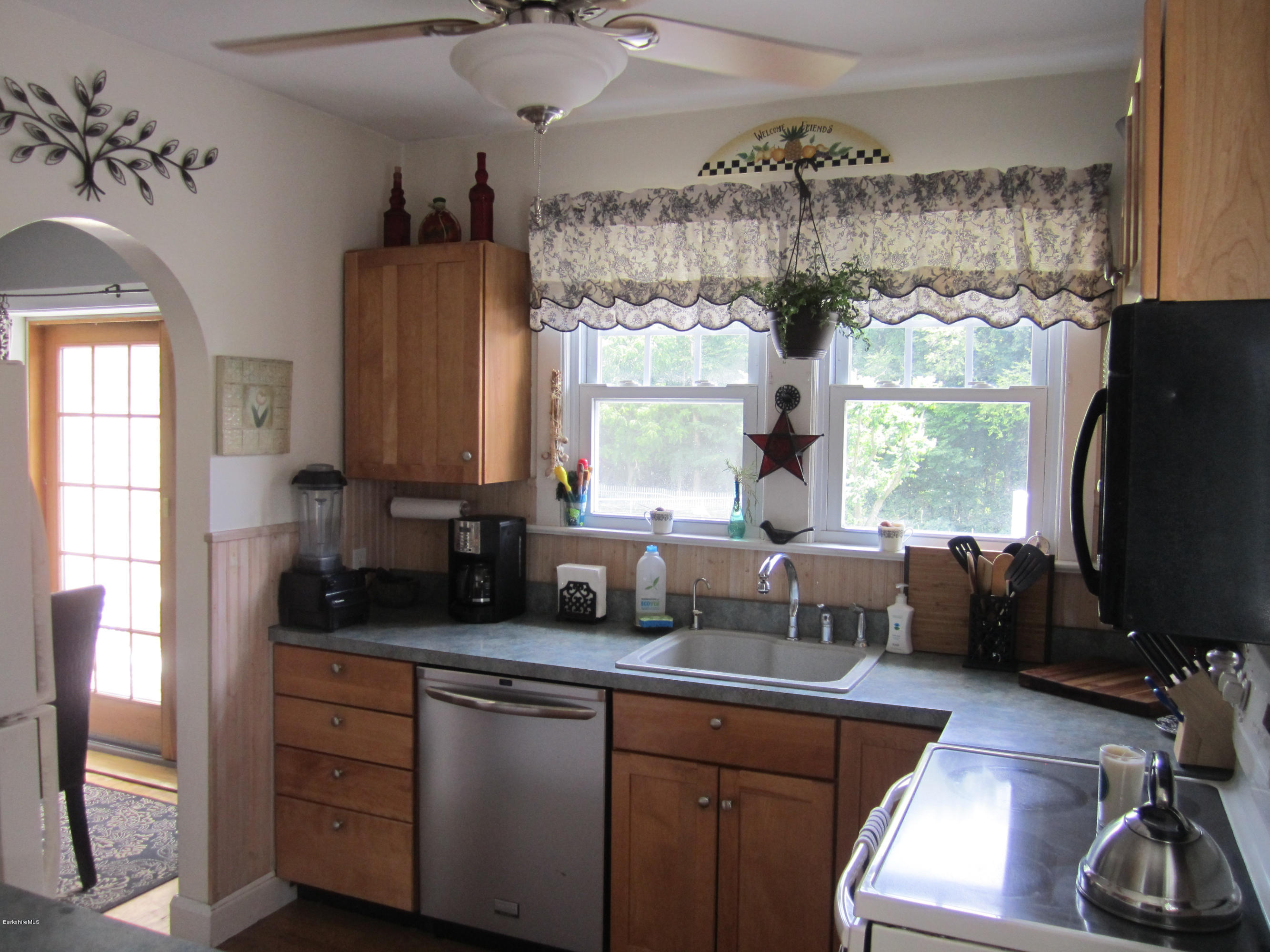 214 Benedict Road Pittsfield, MA 01201 - Photo 8 of 32 IMG_1346