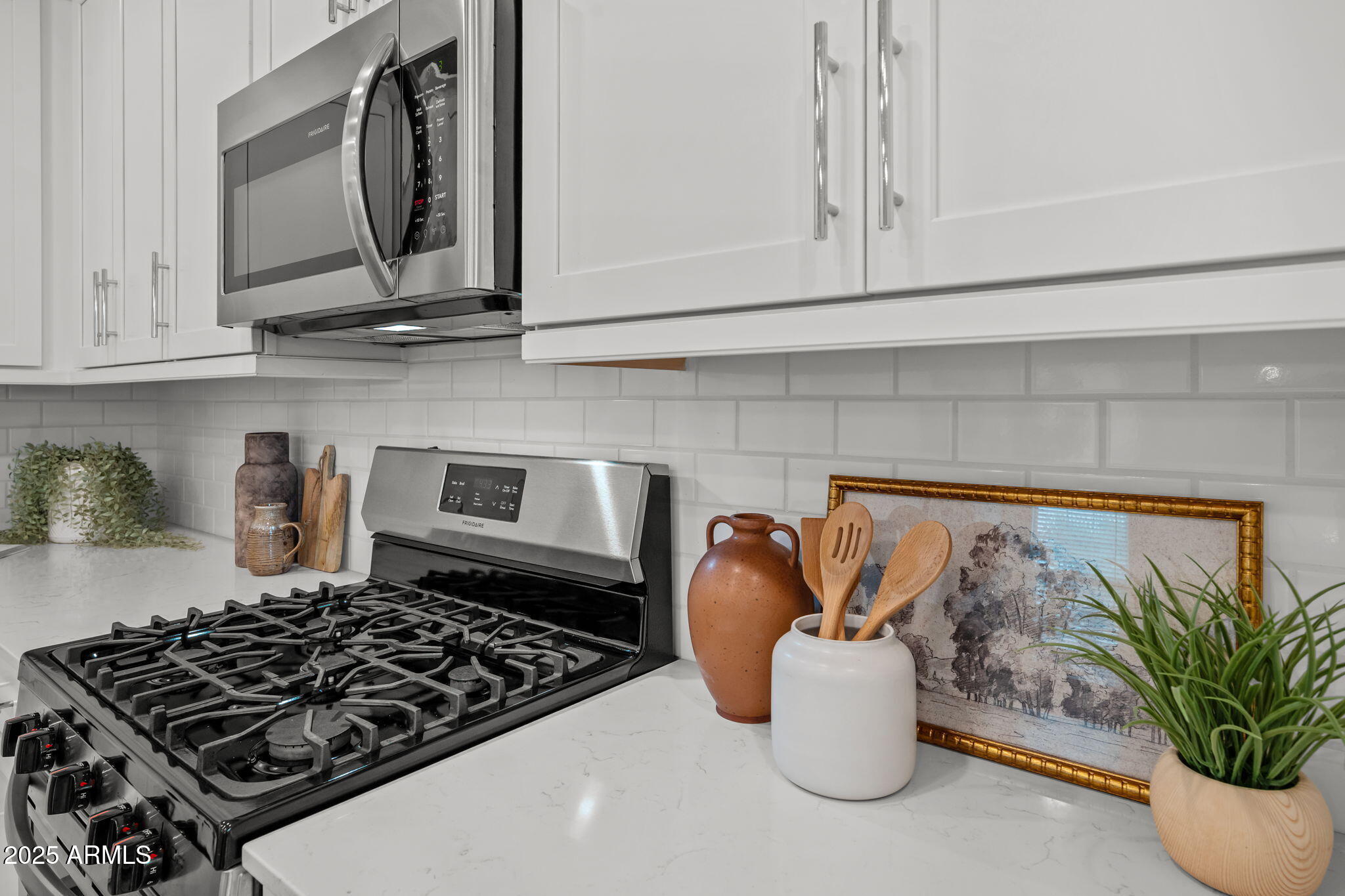 4077 South Sabrina Drive, Unit 127 Chandler, AZ 85248 - Photo 7 of 46 a kitchen with a stove and a potted plant