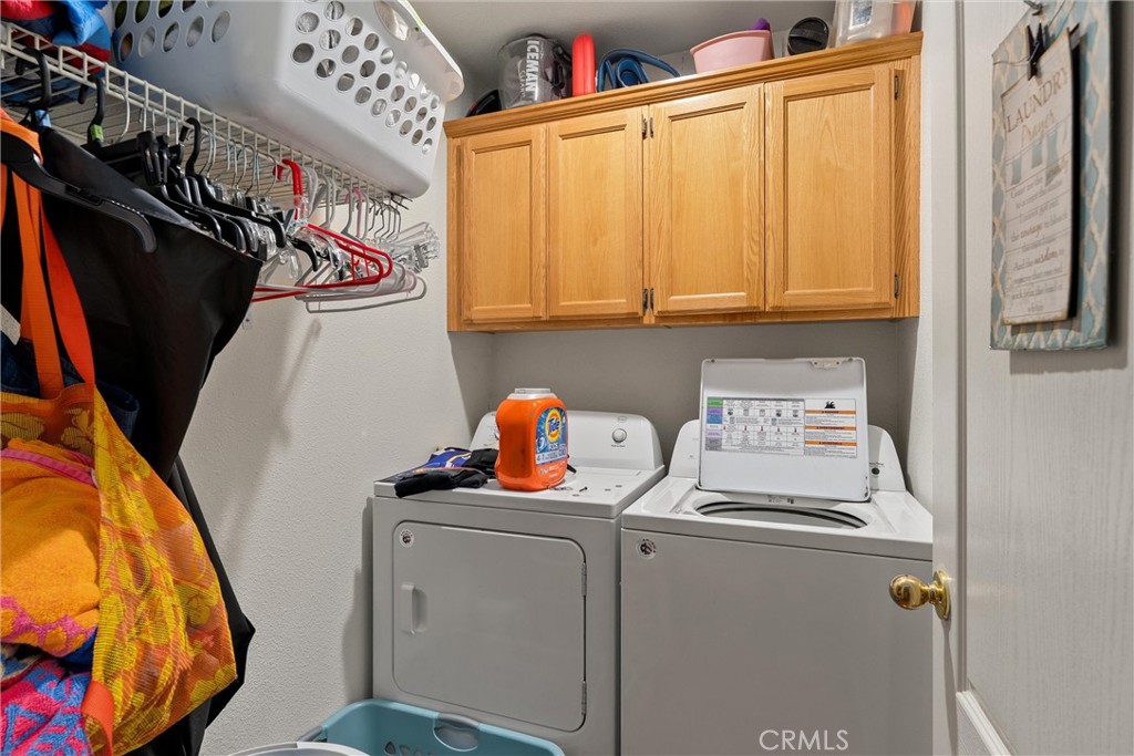 14689 Carnegie Road Magalia, CA 95954 - Photo 23 of 32 a utility room with dryer and washer