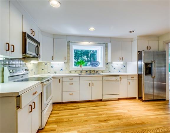 73 Tarbell Spring Road Concord, MA 01742 - Photo 4 of 29 Gallery Image 4