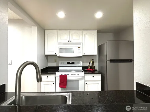 $317,500 | 14779 Northeast 32nd Street, Unit A304, Bellevue, WA 98007