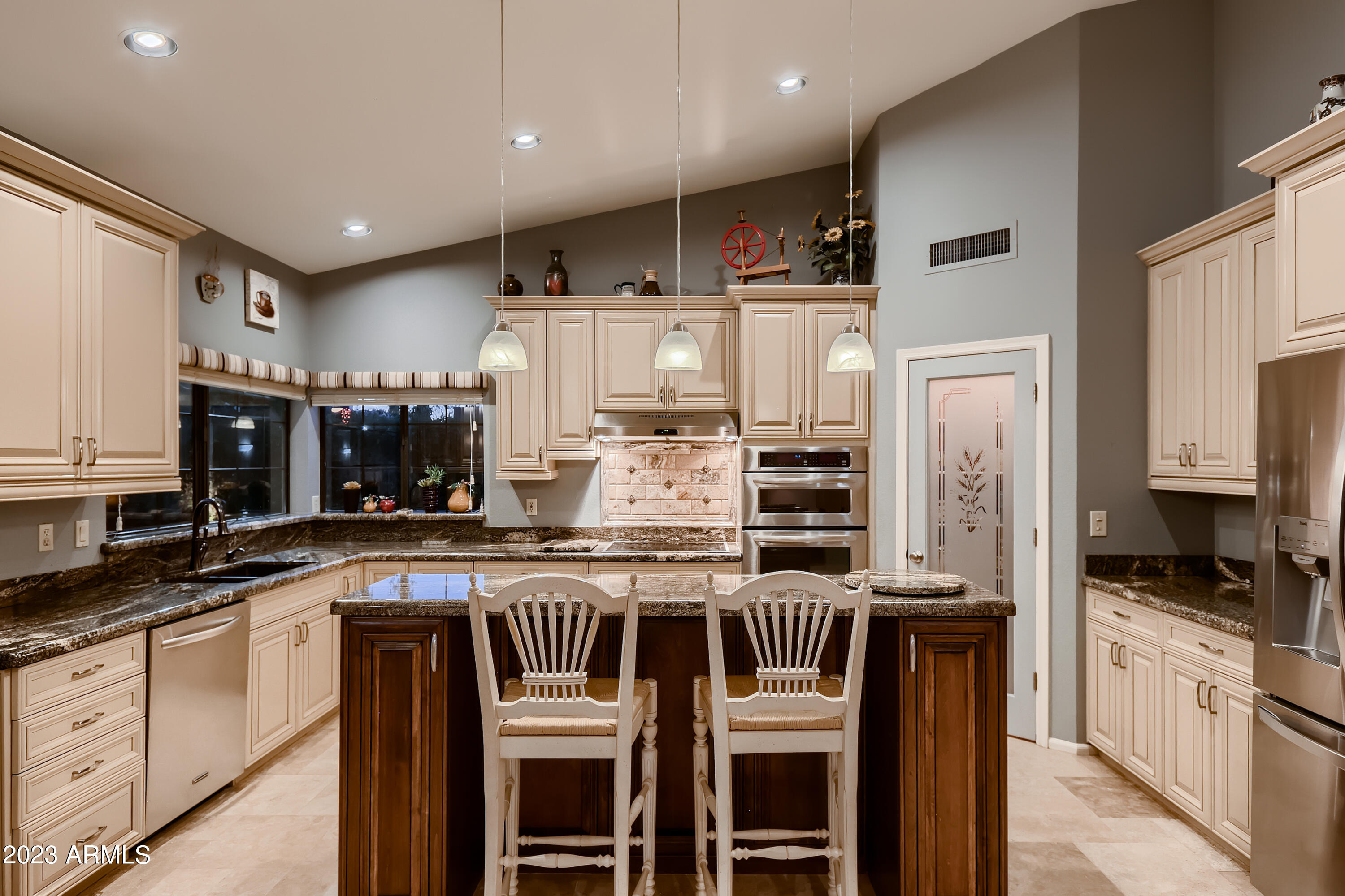 1155 East Grandview Road Phoenix, AZ 85022 - Photo 5 of 49 ISLAND w/ SEATING