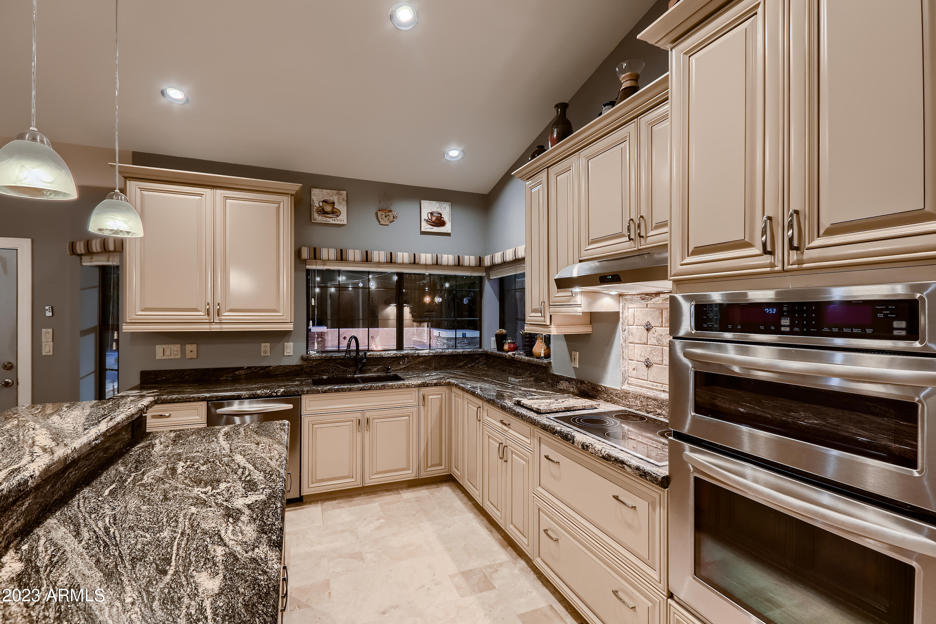 1155 East Grandview Road Phoenix, AZ 85022 - Photo 6 of 49 UPGRADED APPLIANCES