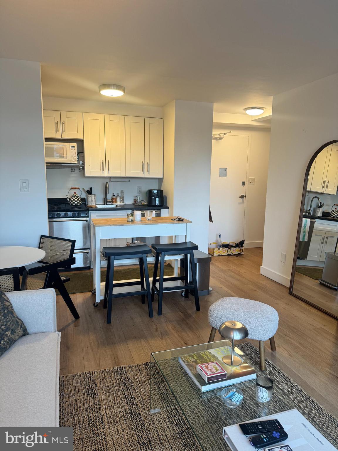 1806 Rittenhouse Square, Unit 606 Philadelphia, PA 19103 - Photo 3 of 19