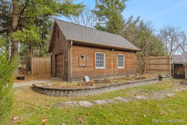 $550,000 | 635 North Linden Street, Marshall, MI 49068