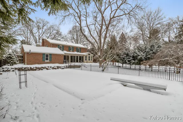 $550,000 | 635 North Linden Street, Marshall, MI 49068