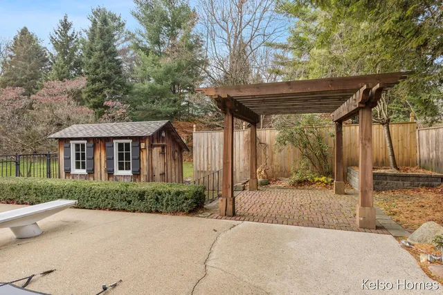 $550,000 | 635 North Linden Street, Marshall, MI 49068