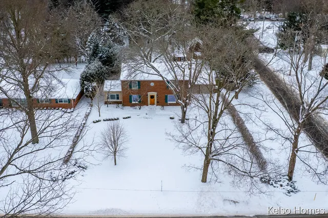 $550,000 | 635 North Linden Street, Marshall, MI 49068